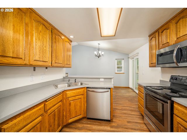 3220 31ST St, Florence, OR 97439