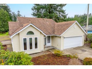3220 31ST St, Florence, OR 97439