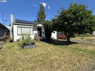 631 W UNION St, Roseburg, OR 97471