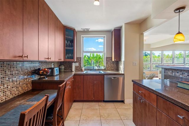 9102 W Bay Harbor Dr 2-DW, Bay Harbor Islands, FL 33154