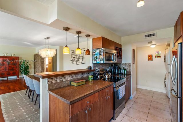 9102 W Bay Harbor Dr 2-DW, Bay Harbor Islands, FL 33154