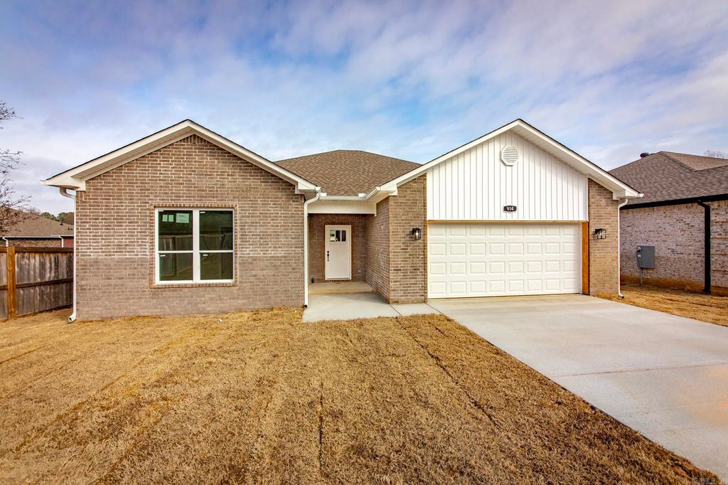 914 W Dell Vista Cove, Cabot, AR 72023