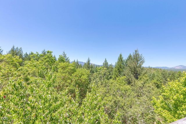 355 Madrone Ridge Drive, Grants Pass, OR 97527