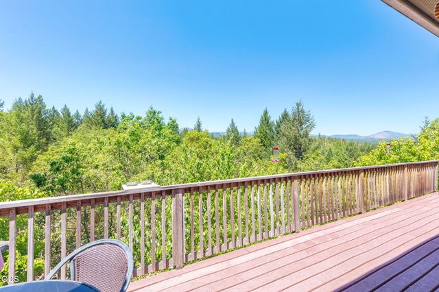 355 Madrone Ridge Drive, Grants Pass, OR 97527