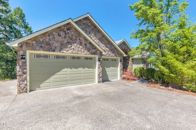 355 Madrone Ridge Drive, Grants Pass, OR 97527