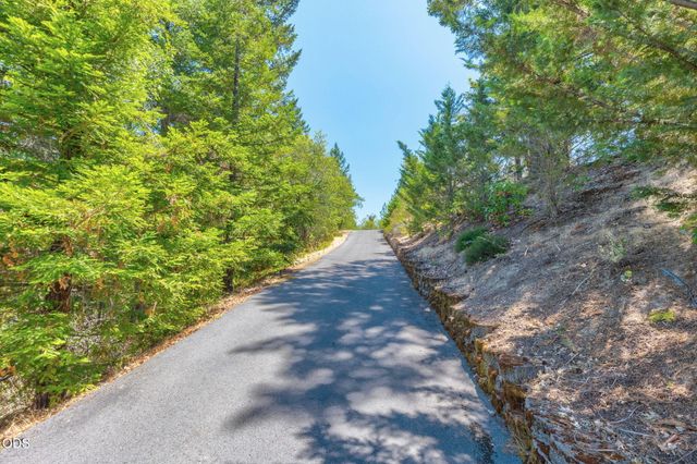 355 Madrone Ridge Drive, Grants Pass, OR 97527