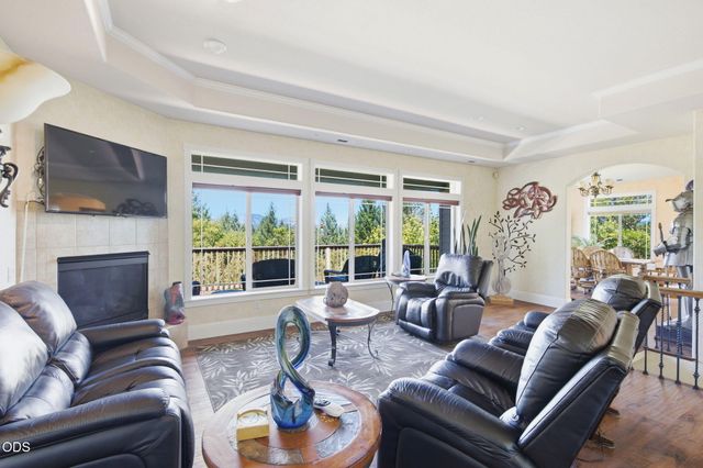 355 Madrone Ridge Drive, Grants Pass, OR 97527