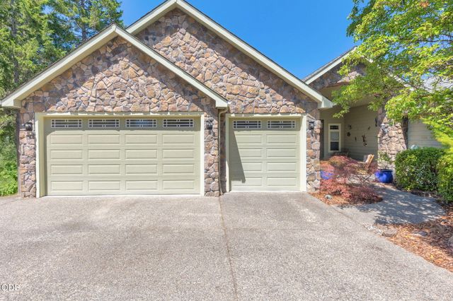 355 Madrone Ridge Drive, Grants Pass, OR 97527