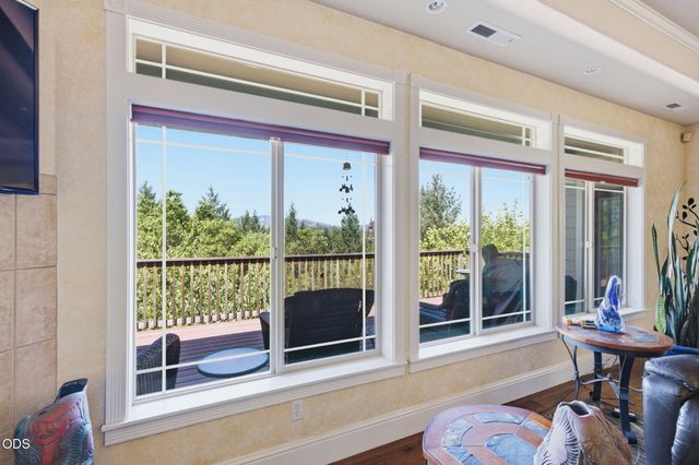355 Madrone Ridge Drive, Grants Pass, OR 97527