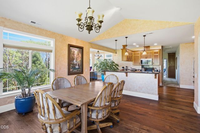 355 Madrone Ridge Drive, Grants Pass, OR 97527