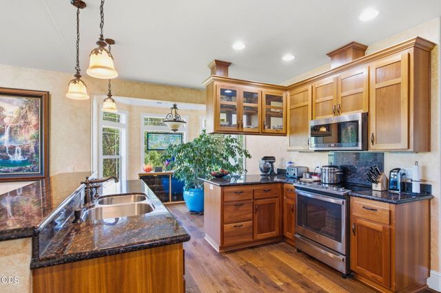 355 Madrone Ridge Drive, Grants Pass, OR 97527