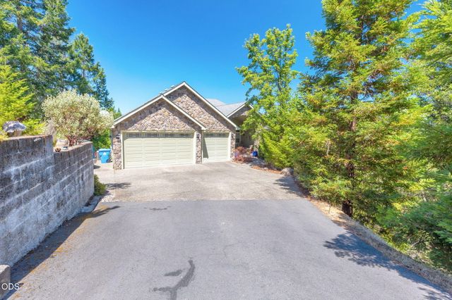 355 Madrone Ridge Drive, Grants Pass, OR 97527