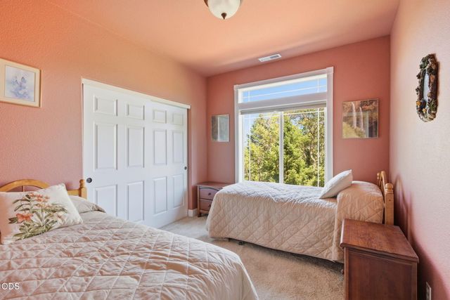 355 Madrone Ridge Drive, Grants Pass, OR 97527