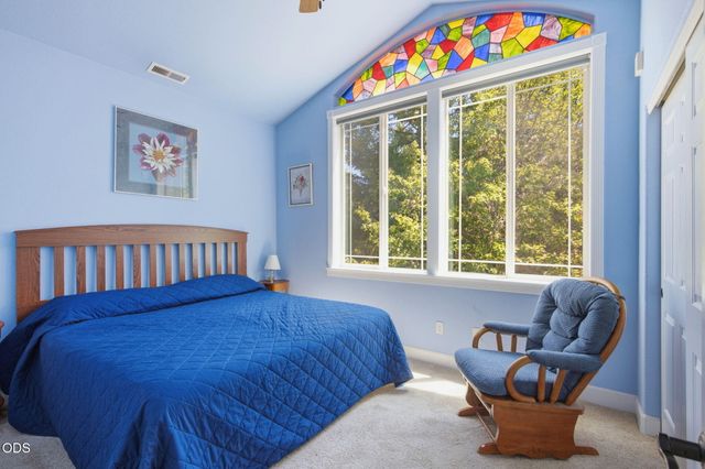 355 Madrone Ridge Drive, Grants Pass, OR 97527