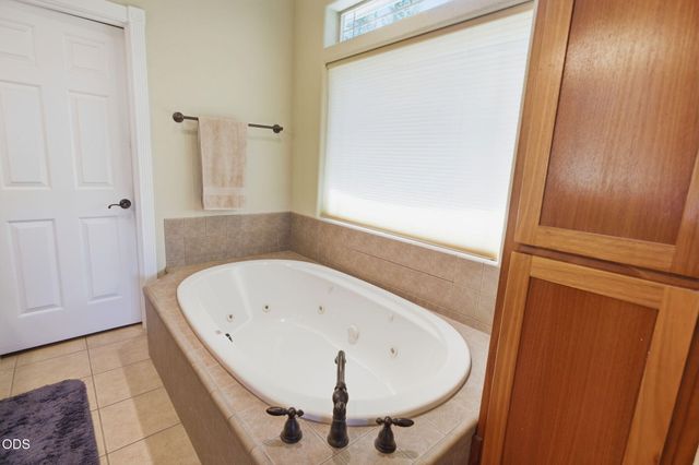 355 Madrone Ridge Drive, Grants Pass, OR 97527