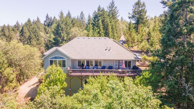 355 Madrone Ridge Drive, Grants Pass, OR 97527