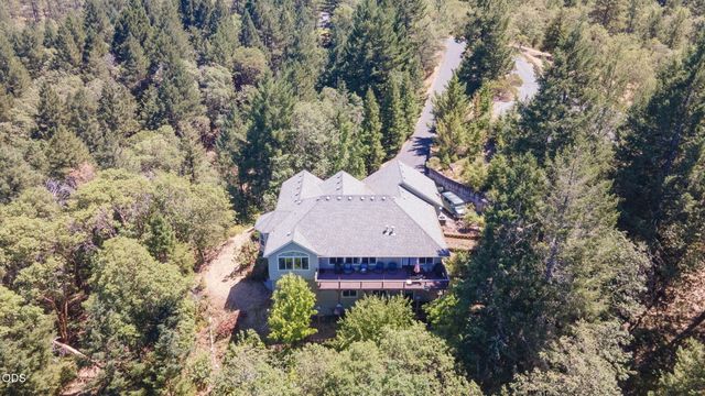 355 Madrone Ridge Drive, Grants Pass, OR 97527