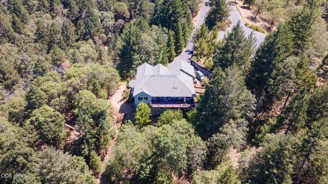 355 Madrone Ridge Drive, Grants Pass, OR 97527