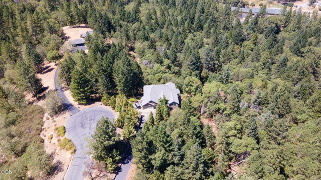 355 Madrone Ridge Drive, Grants Pass, OR 97527