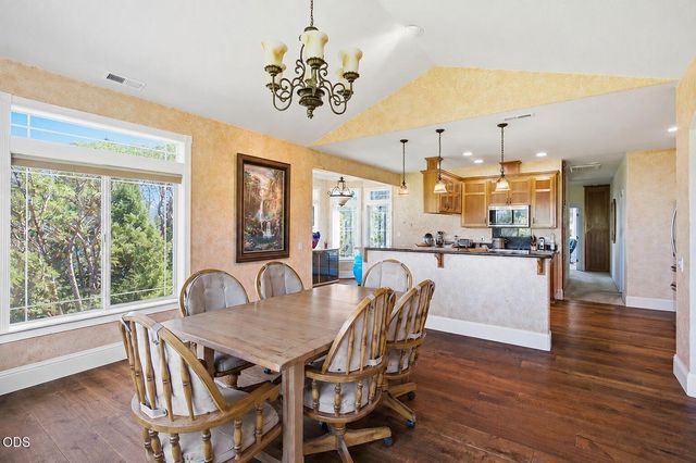355 Madrone Ridge Drive, Grants Pass, OR 97527