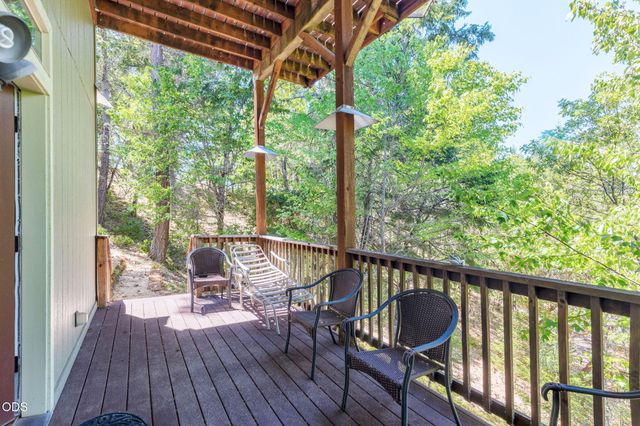 355 Madrone Ridge Drive, Grants Pass, OR 97527