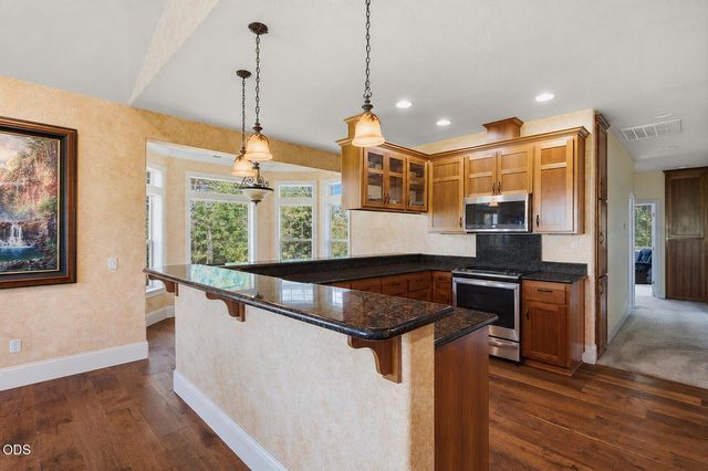 355 Madrone Ridge Drive, Grants Pass, OR 97527