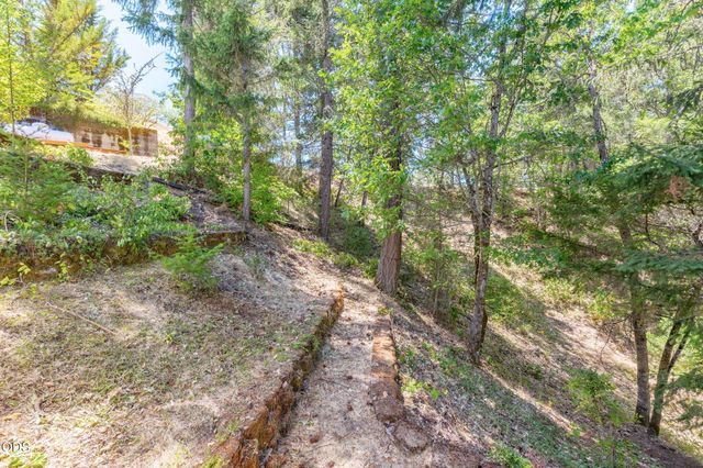 355 Madrone Ridge Drive, Grants Pass, OR 97527