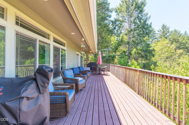 355 Madrone Ridge Drive, Grants Pass, OR 97527