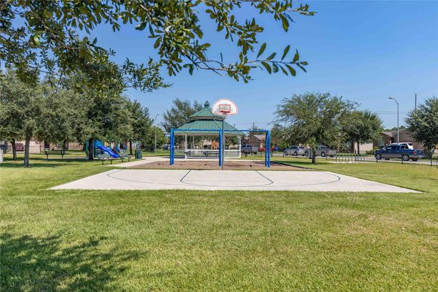 6903 Musclewood Road, Baytown, TX 77521