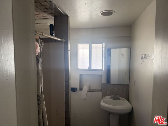 213 W 83rd Street, Los Angeles, CA 90003