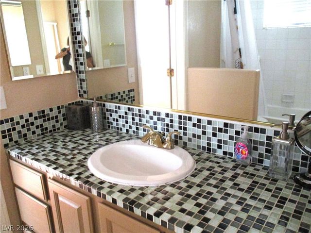 231 Windsong Drive, Henderson, NV 89074