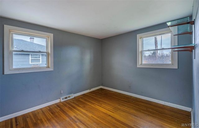 82 Surfside Parkway, Cheektowaga, NY 14225