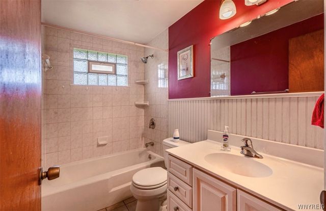 82 Surfside Parkway, Cheektowaga, NY 14225