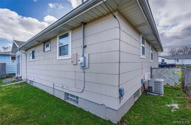 82 Surfside Parkway, Cheektowaga, NY 14225