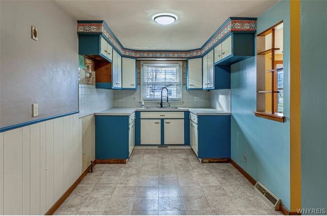 82 Surfside Parkway, Cheektowaga, NY 14225