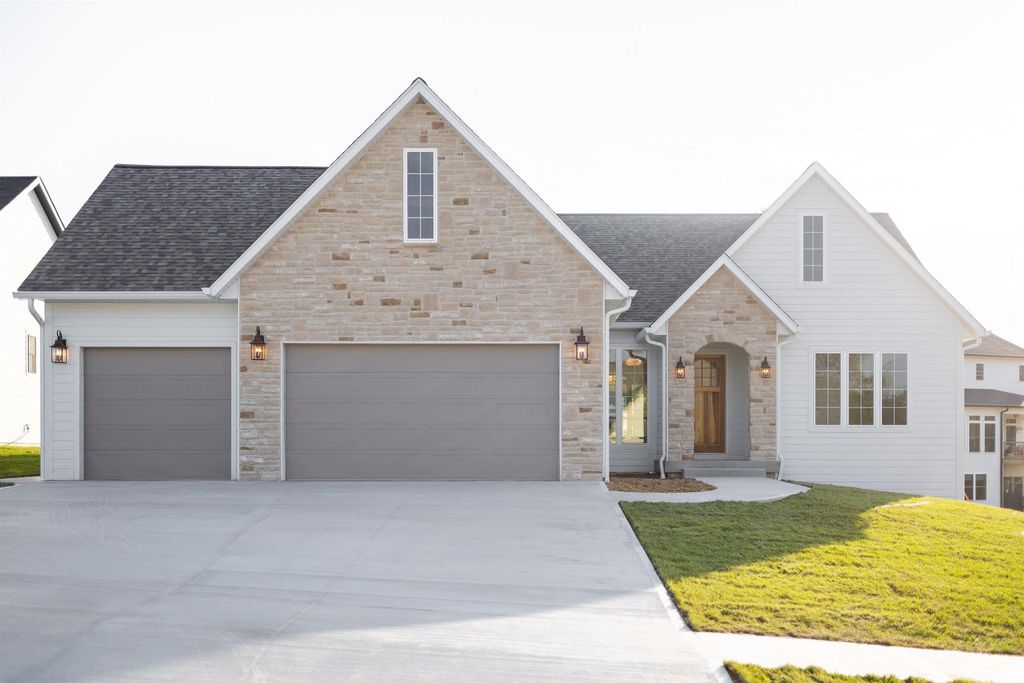 4442 N Seabiscuit Circle, Bloomington, IN 47404