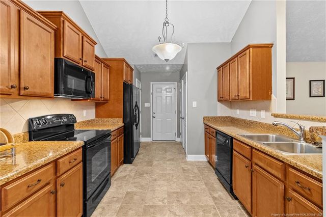 169 Broadridge Court, Raeford, NC 28376