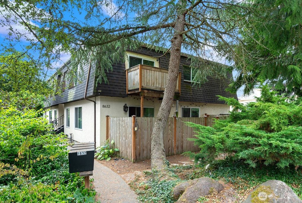 8632 26th Avenue SW, Seattle, WA 98106