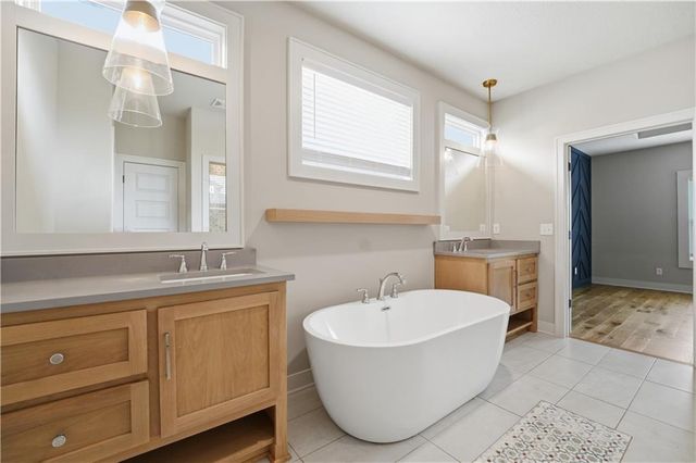 1712 SW 27th Street, Lee's Summit, MO 64082