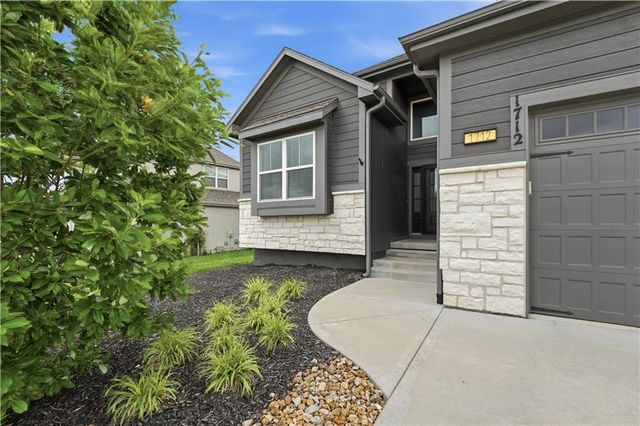 1712 SW 27th Street, Lee's Summit, MO 64082
