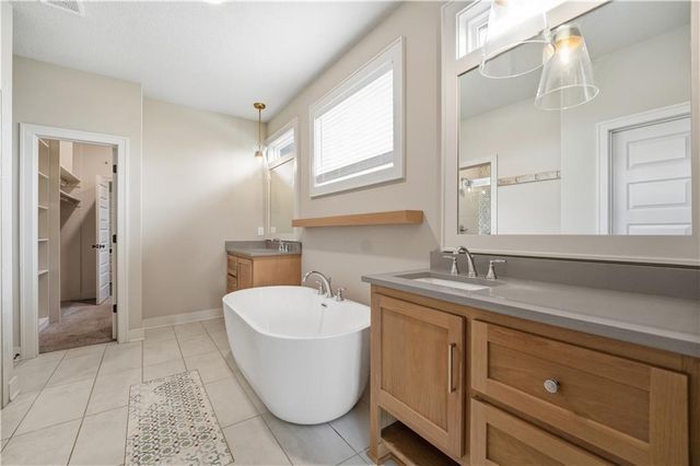 1712 SW 27th Street, Lee's Summit, MO 64082