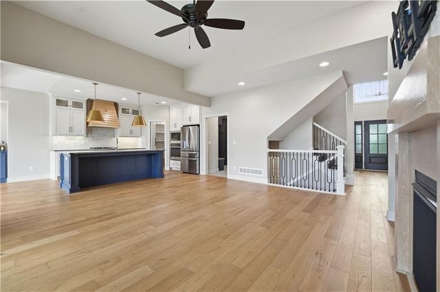 1712 SW 27th Street, Lee's Summit, MO 64082