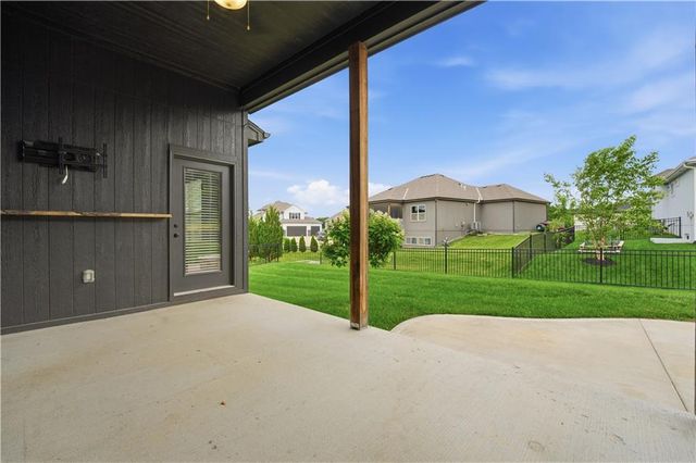 1712 SW 27th Street, Lee's Summit, MO 64082