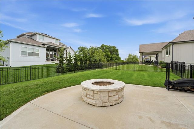 1712 SW 27th Street, Lee's Summit, MO 64082