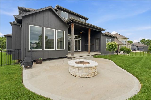 1712 SW 27th Street, Lee's Summit, MO 64082
