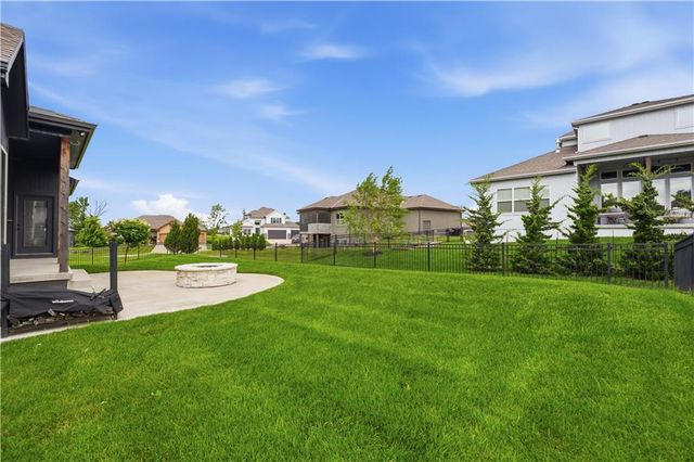 1712 SW 27th Street, Lee's Summit, MO 64082