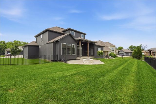 1712 SW 27th Street, Lee's Summit, MO 64082