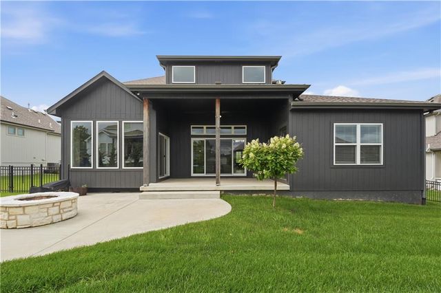 1712 SW 27th Street, Lee's Summit, MO 64082