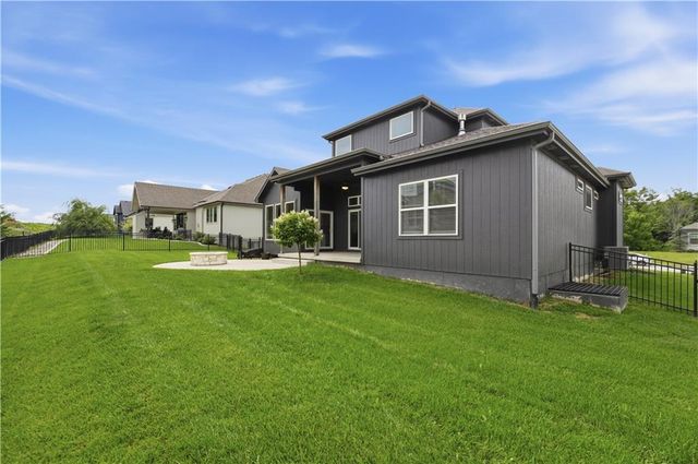 1712 SW 27th Street, Lee's Summit, MO 64082