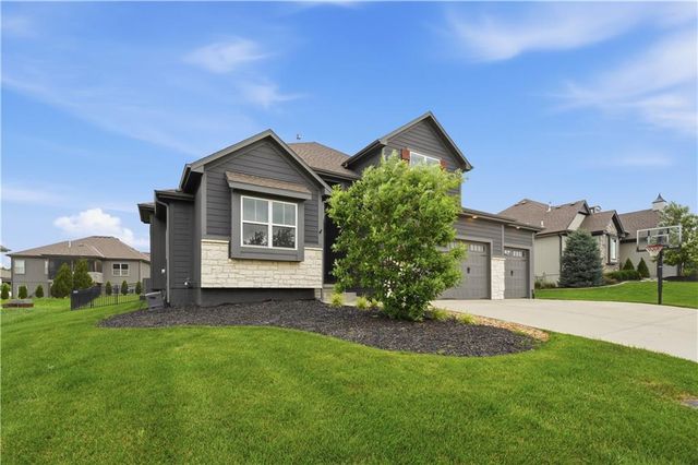 1712 SW 27th Street, Lee's Summit, MO 64082